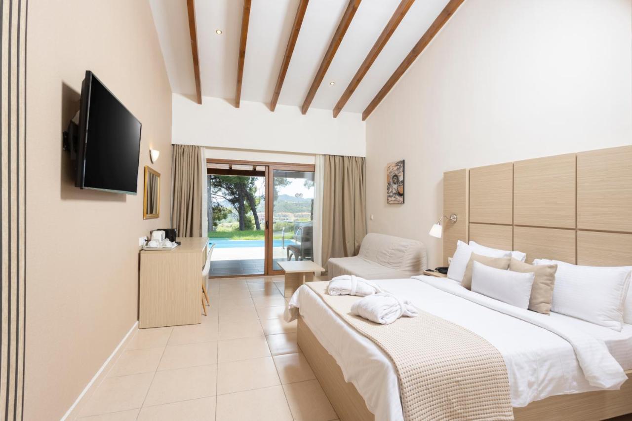 Alia Palace Hotel - Adults Only 16+ Calcídica Habitación foto A room at the resort