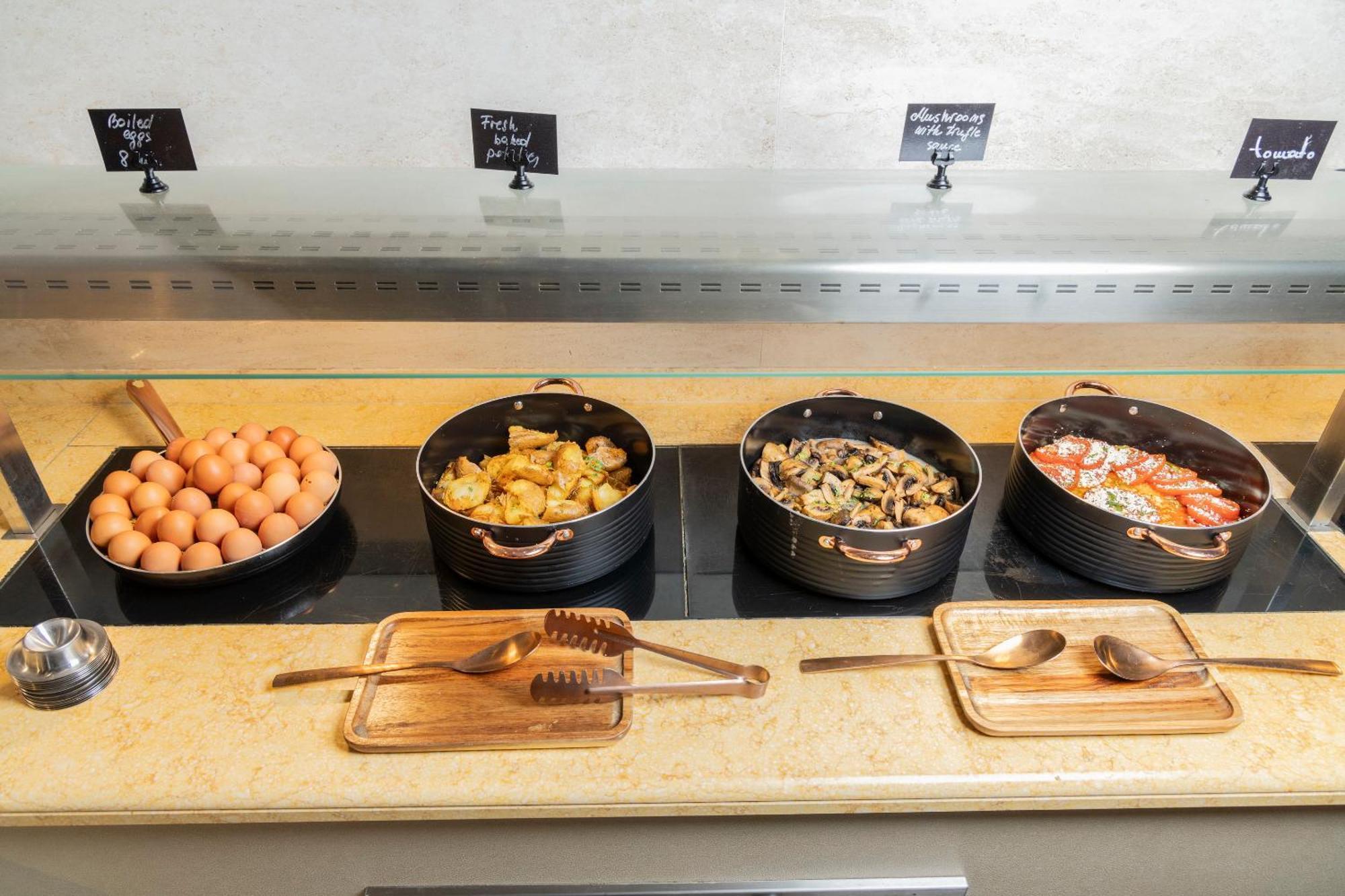Alia Palace Hotel - Adults Only 16+ Calcídica Exterior foto A breakfast buffet at a hotel
