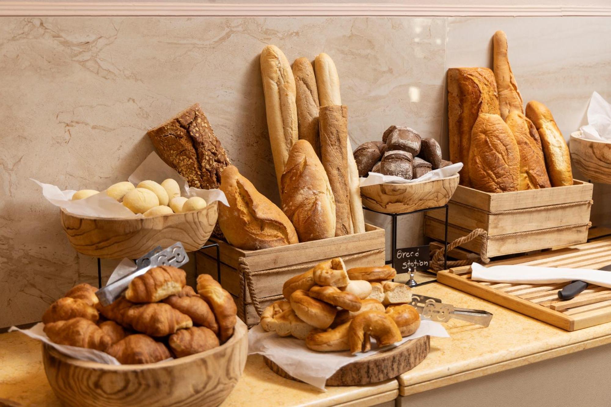 Alia Palace Hotel - Adults Only 16+ Calcídica Exterior foto Bread